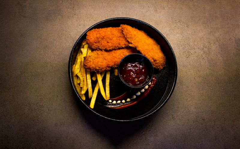 Crispy chicken tenders with dipping sauce
