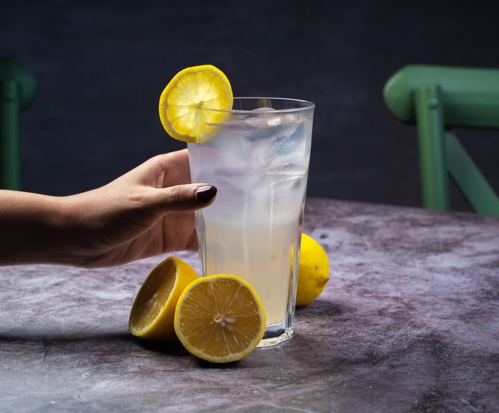 Fresh squeezed lemonade in glass with ice